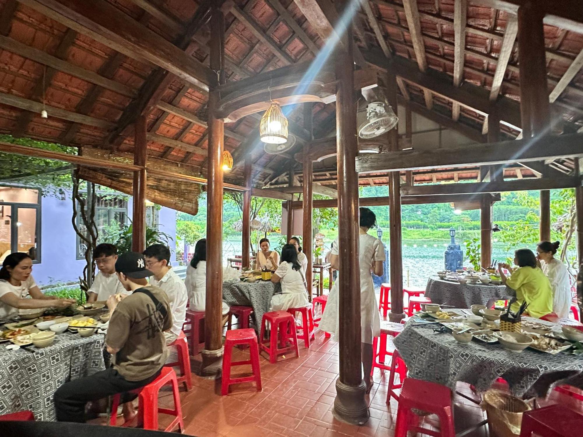 Son River House Фонг Нха Екстериор снимка